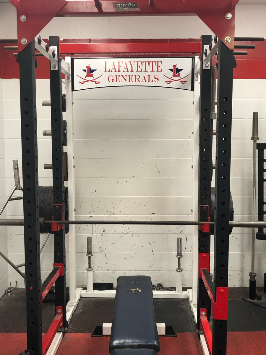 YetteFootball's tweet photo. Largest school in the state? 500 square foot weight room?
No excuses, just work!!
@SimBlake45 has players buying in and pushing themselves to new heights. Great things come to those who put in the work #TheYette https://t.co/mBmZBixF1H