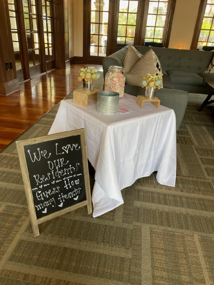 heathbrookapts's tweet photo. Stop by the office and take your best guess this week!

 #WeLoveOurResidents #LoveWhereYouLive #EstatesAtHeathbrook #Ocala #LuxuryRentals #Community #candyhearts #TaleAGuess #WelcomeHome https://t.co/vPb42eqAhc
