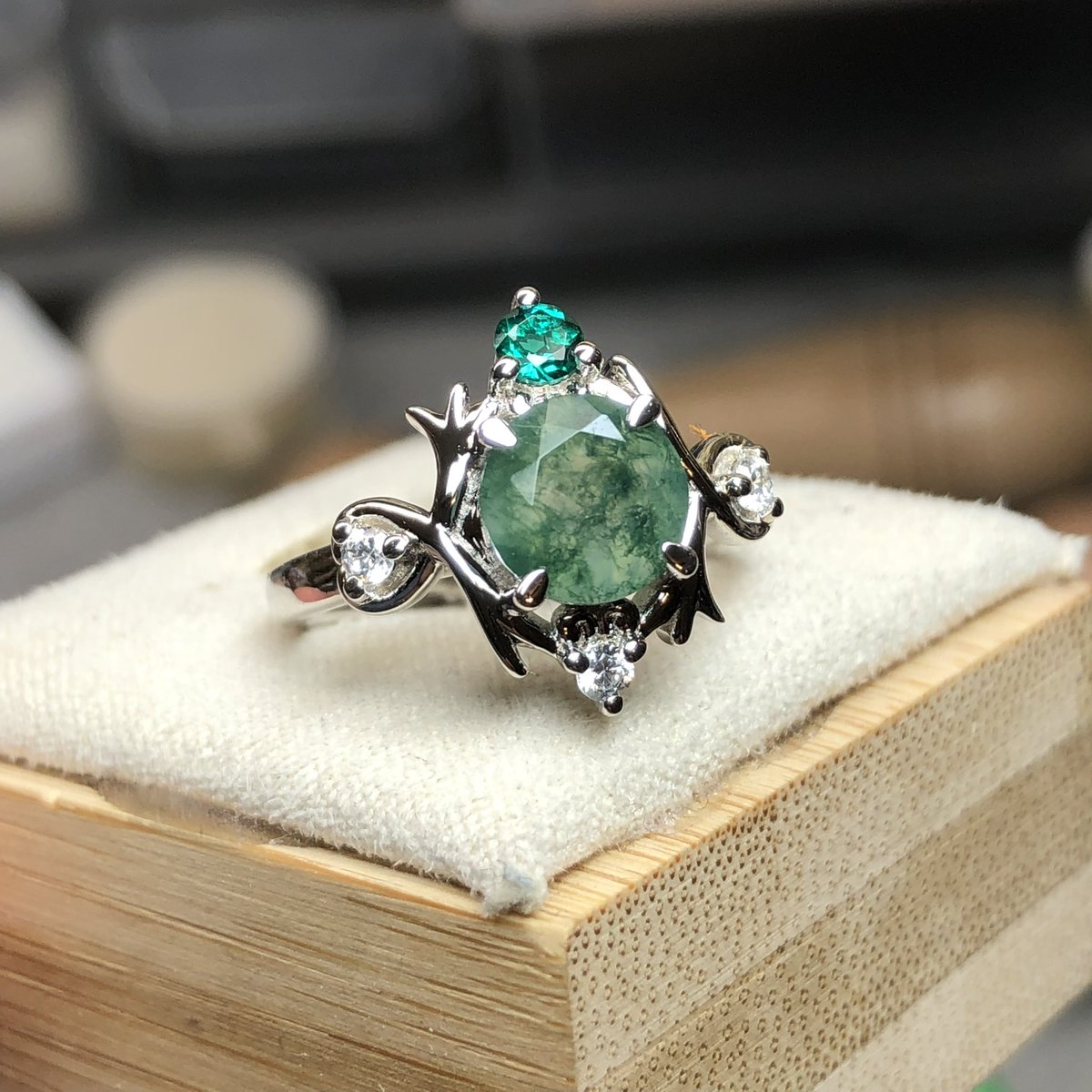lukeylux's tweet photo. Unique customs are so much fun to work on ✨

Moss Agate in sterling silver, accented with Moissanite and lab emerald ✨💚 https://t.co/cOBMK7tOmP