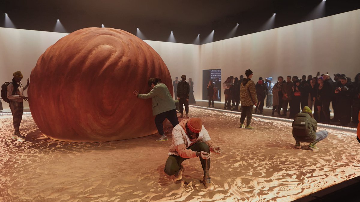 ComplexStyle's tweet photo. On Monday night, Moncler filled the Olympia London with 10,000+ guests for its 'The Art of Genius' event featuring immersive activations from collaborators like Pharrell, Mercedes-Benz, Salehe Bembury, and more. 

Here are our thoughts: https://t.co/B8ixQuckuq https://t.co/kzAw7dNw2F