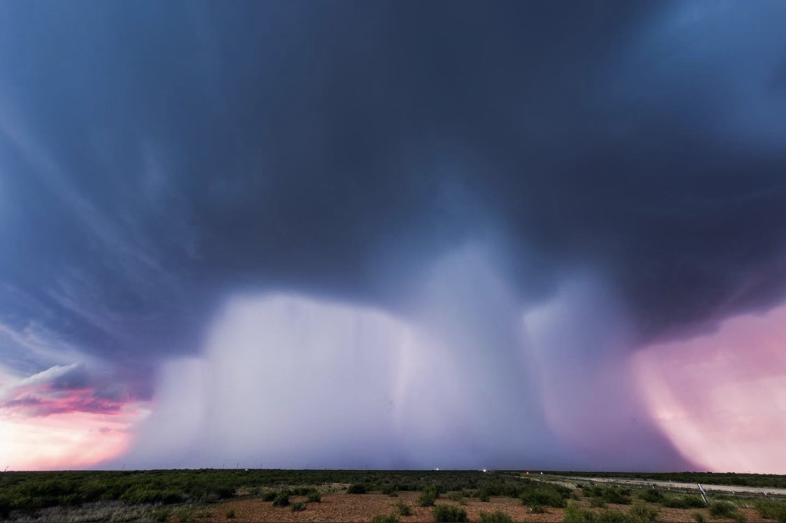 water_contest's tweet photo. ‘Quadruple Columns of Calamity' by Mike Olbinski @MikeOlbinski from the best 100 images of WWDPHC2022 https://t.co/mGSmq7HhCL