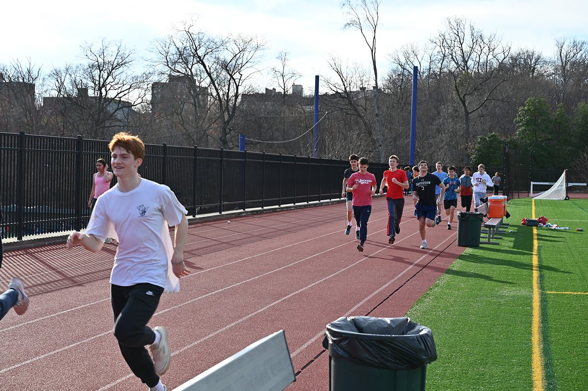 STASchoolDC's tweet photo. The weather could not have been more perfect this week for the kick off of the spring sports season! Enjoy more photos of our teams at their first practices this week on Flickr: https://t.co/BhNHsfbp2A. #GoDogsRollBeef https://t.co/yymrqpW8ET