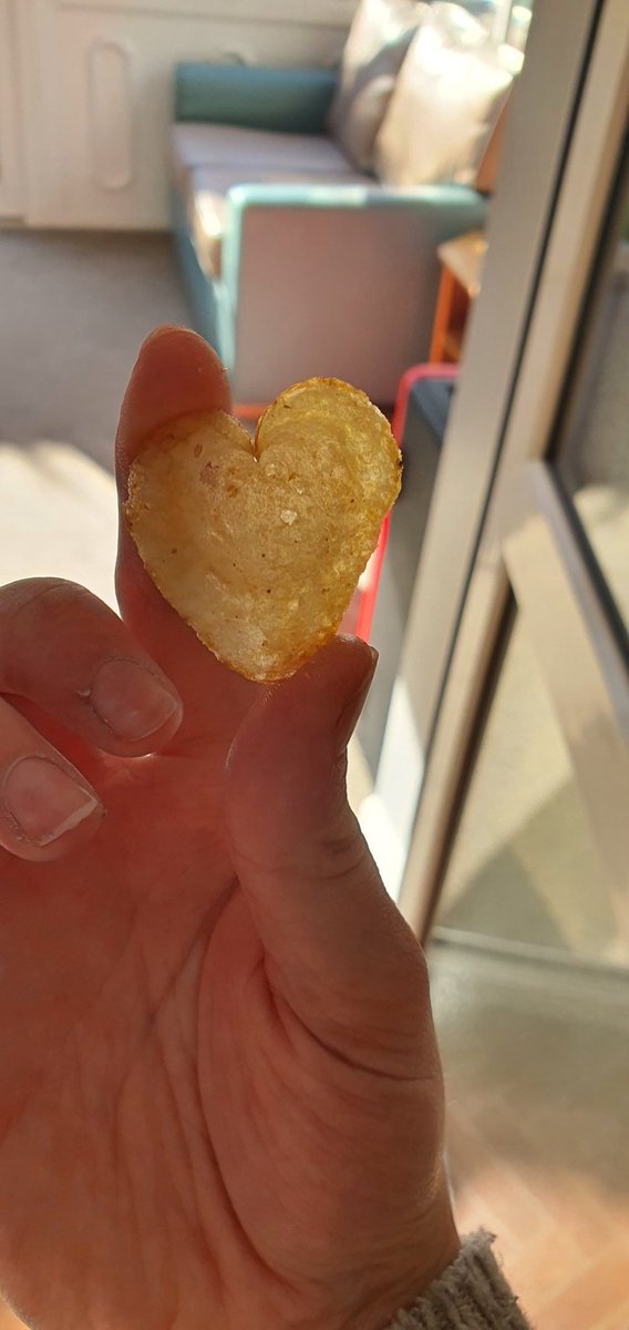 ambimitch's tweet photo. @walkers_crisps Look what I found in my S&amp;V @MandaLobby #lovefromwalkers https://t.co/lQspMrX5S9