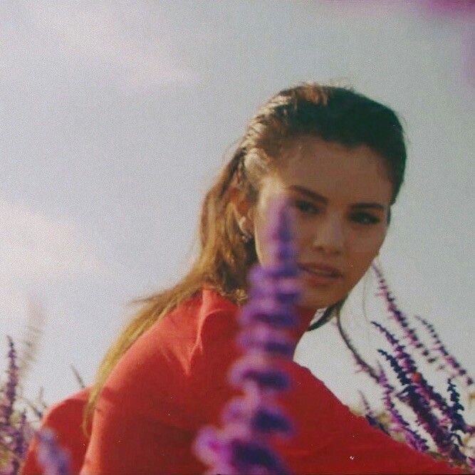 VoteSelenaGNow's tweet photo. I’m voting for #SelenaGomez for #FaveDocumentary category at this year’s #iHeartAwards

Let’s keep continue to voting for our queen ❤️ https://t.co/J202FS7kBX