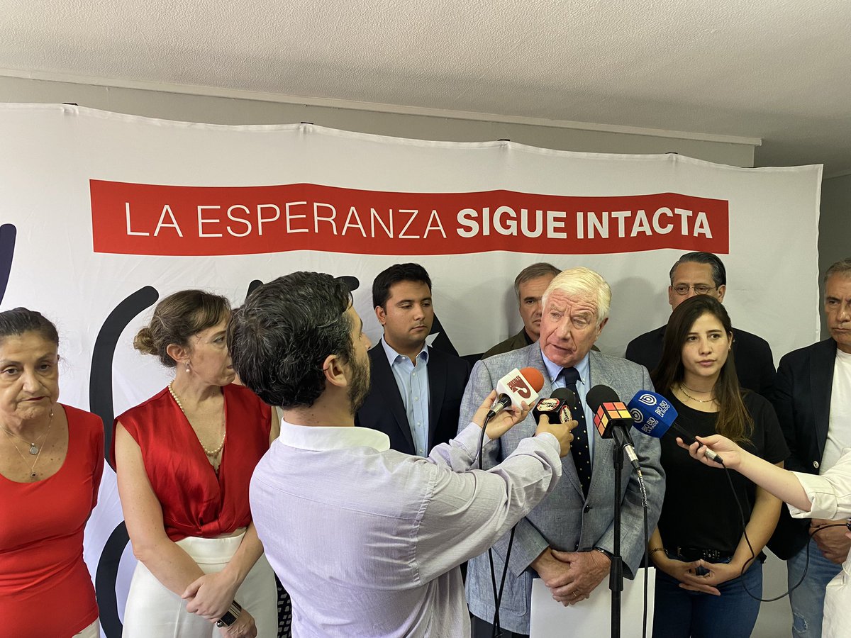 CSalinas_M's tweet photo. Gracias @RavinetJaime por acoger nuestra propuesta  “Tolerancia Cero”. Desde la @LaCoordinadora_ vamos a apoyar a todos los candidatos que estén disponibles para empujar las prioridades ciudadanas en la construcción de una buena constitución, poniendo el foco en las víctimas https://t.co/O6saLPhgcC