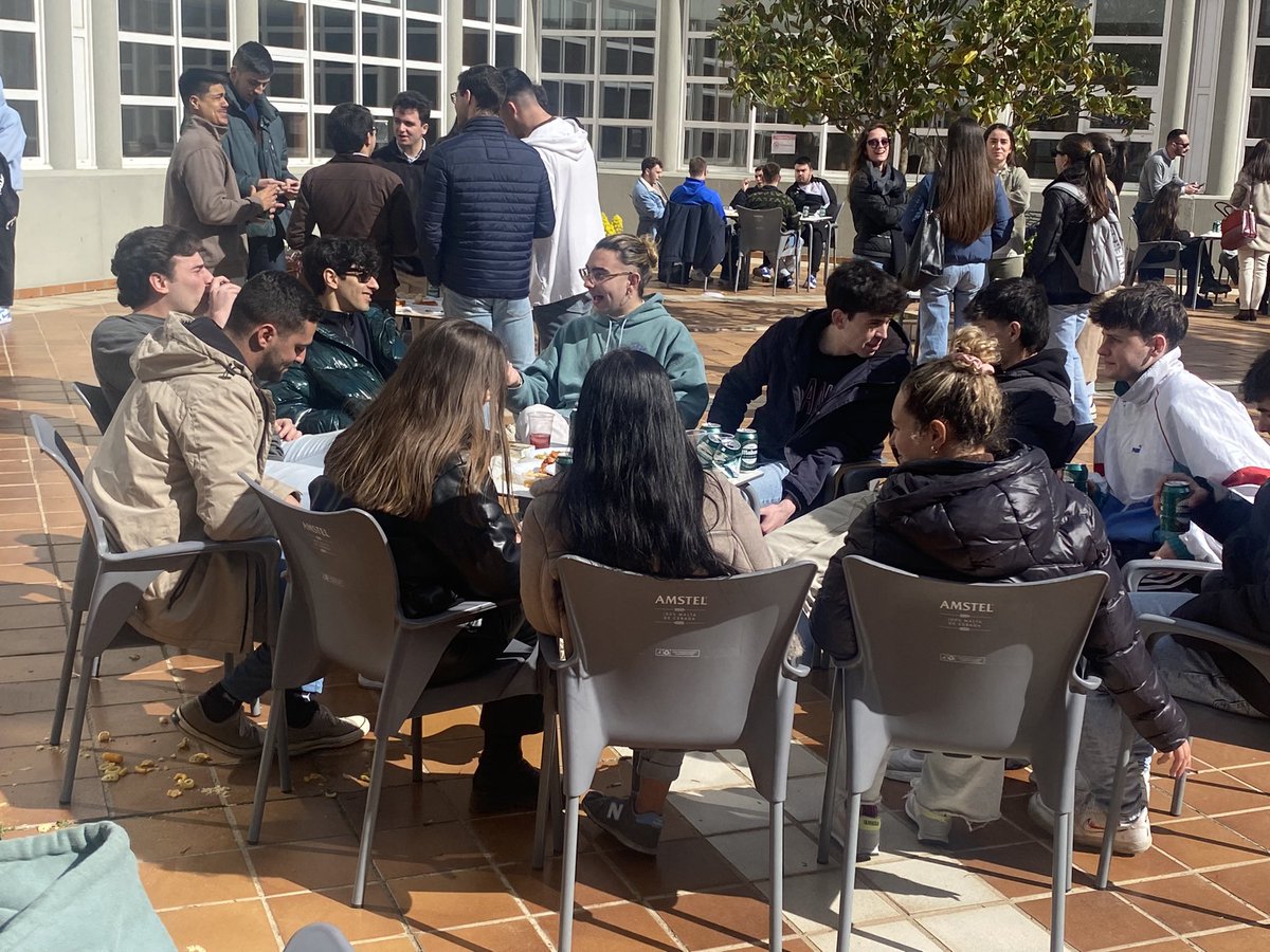 PUcaceres's tweet photo. CERVEZADA SOLIDARIA  🍺.  Damos las gracias a todas las personas que habéis participado en la cerveza solidaria especialmente a la Facultad de Derecho por permitirnos realizar esta actividad a beneficio de la Casa de la Misericordia Alcuéscar. https://t.co/koLQ46OY1q