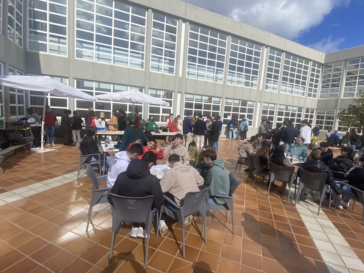 PUcaceres's tweet photo. CERVEZADA SOLIDARIA  🍺.  Damos las gracias a todas las personas que habéis participado en la cerveza solidaria especialmente a la Facultad de Derecho por permitirnos realizar esta actividad a beneficio de la Casa de la Misericordia Alcuéscar. https://t.co/koLQ46OY1q
