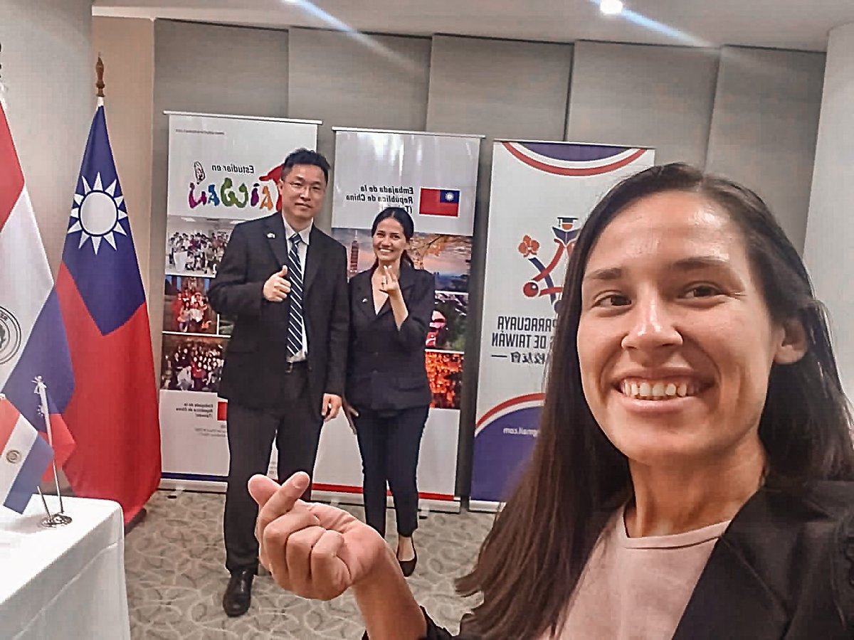 estudiarentw's tweet photo. Nos encanta poder interaccionar con los postulantes y explicar el proceso de cada beca. ¡Esta vuelta, hablamos de las #BecasICDF! 🤩
Esta te permite hacer tu carrera de grado o postgrado en Taiwán ✈️🇹🇼
🚨Recordamos que el periodo de postulación cierra el 15 de marzo ✨ https://t.co/FRHQ2s5gjZ