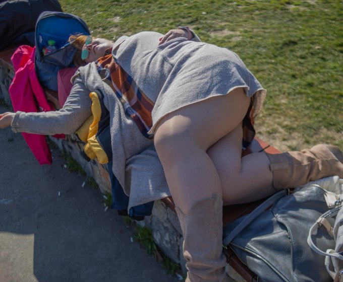 A little tired of walking😜 #curvy #redhair #mommy https://t.co/iI4rGhqtQQ<a href="/tag/curvy"class="tags">#curvy</a><a href="/tag/redhair"class="tags">#redhair</a><a href="/tag/mommy"class="tags">#mommy</a>