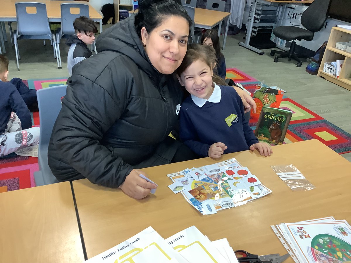 OasisFirVale's tweet photo. Thank you to our parents that attended this mornings session on Healthy Eating. Good habits start at home and with your co-operation we can teach our children good foods which can help them with concentration whilst at school. #firvalefamilies #oafv https://t.co/IcLLgcZx5t