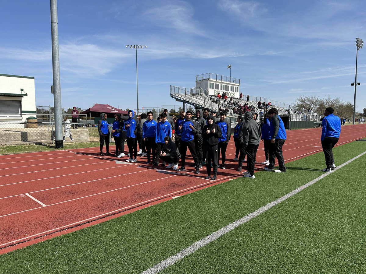 Pre-meet warm up at Lake Worth 

<a href="/CRSideAthletics/">Carter-Riverside Athletics</a> <a href="/CRiversideHS/">Amon Carter-Riverside High School</a> <a href="/Roxanne4FWISD/">Roxanne Martinez</a> <a href="/FWISDAthletics/">FWISD Athletics</a> 

#hailcarter #eaglesrunfast