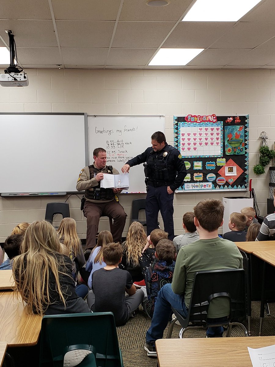 MsFrovarp3's tweet photo. We enjoyed stories read to us by our Mystery Readers today! https://t.co/QRVbfAWct1
