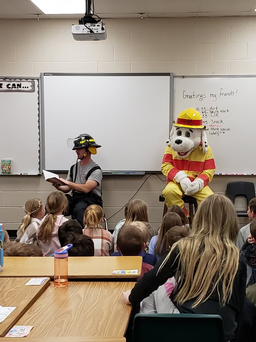 MsFrovarp3's tweet photo. We enjoyed stories read to us by our Mystery Readers today! https://t.co/QRVbfAWct1