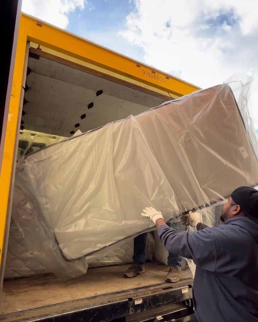 HeadingHomeNM's tweet photo. American Home has partnered with us to bring comfort + support to those in need🤍 
The store has donated 40 twin size mattresses with a retail value of $20,000 to the charity to aid in the housing of families.
Thank you @AmericanHome505! https://t.co/e6Q1eT4Y5x