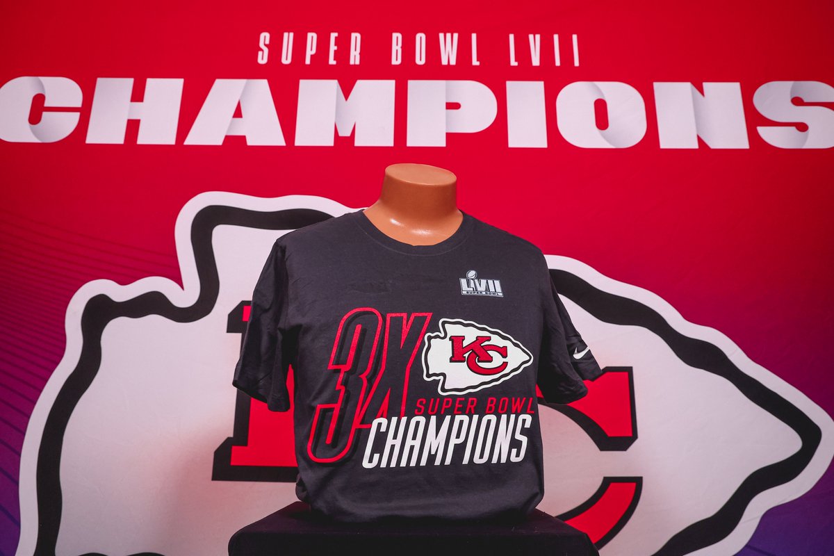 Chiefs's tweet image. In case you hadn't heard... WE ARE SUPER BOWL CHAMPS ONCE AGAIN.

To celebrate, we are giving away a bunch of these t-shirts to some of you in #ChiefsKingdom 🫵

Drop your size in the comments below to enter‼️