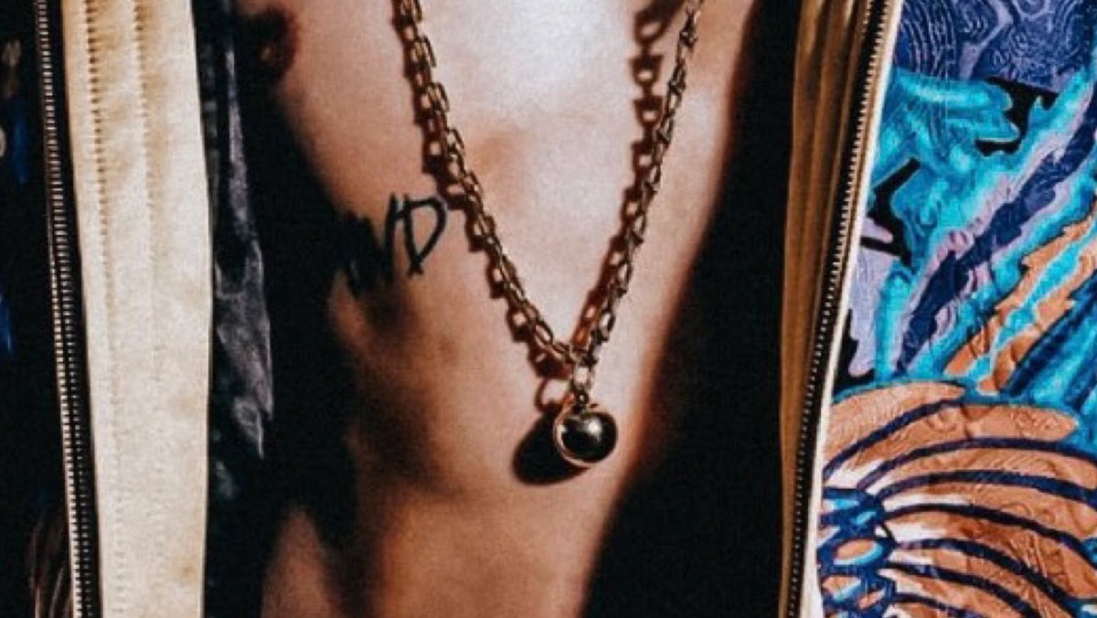 librafolders's tweet photo. jimin’s v line ♡ https://t.co/kLVhenyQgV