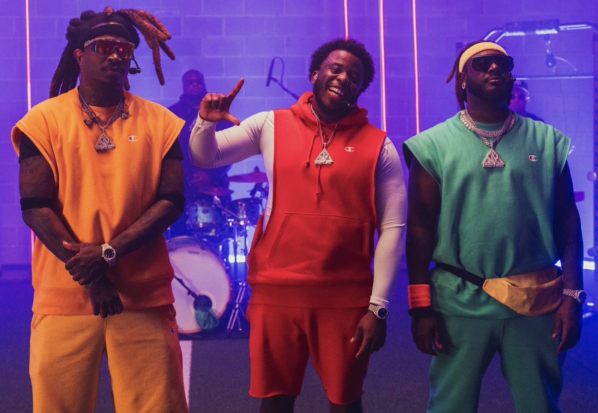 Grab your protein shakes <a href="/NandoSTL/">NandoSTL 🦍</a>, <a href="/TPAIN/">T-Pain</a> &amp; <a href="/YoungCash/">Young Cash</a> release the “Y.O.T.A.” Live Performance over on the #NandoSTL YouTube 💪🏾🏋🏾 Don’t miss it!! 

📸: <a href="/huffotography/">Huf.fotography</a> 

#tpain #youngcash #nappyboyent #live #youtube