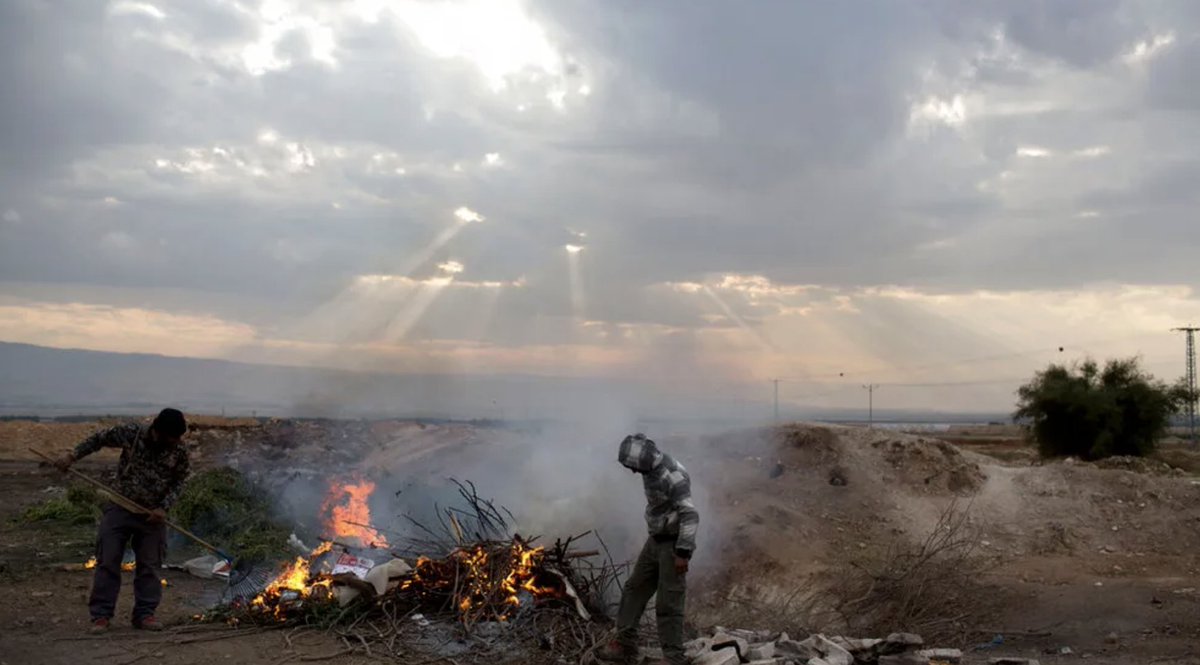 i24NEWS_EN's tweet photo. West Bank Israelis say Palestinian waste fires are ‘killing us slowly’

'We report and the feeling is that there is no response. The suffering is daily – you cannot play outside, do sports, or go on a walk'

@jake_pemby

https://t.co/xankzsf7p1 https://t.co/WQUkKfu7XX