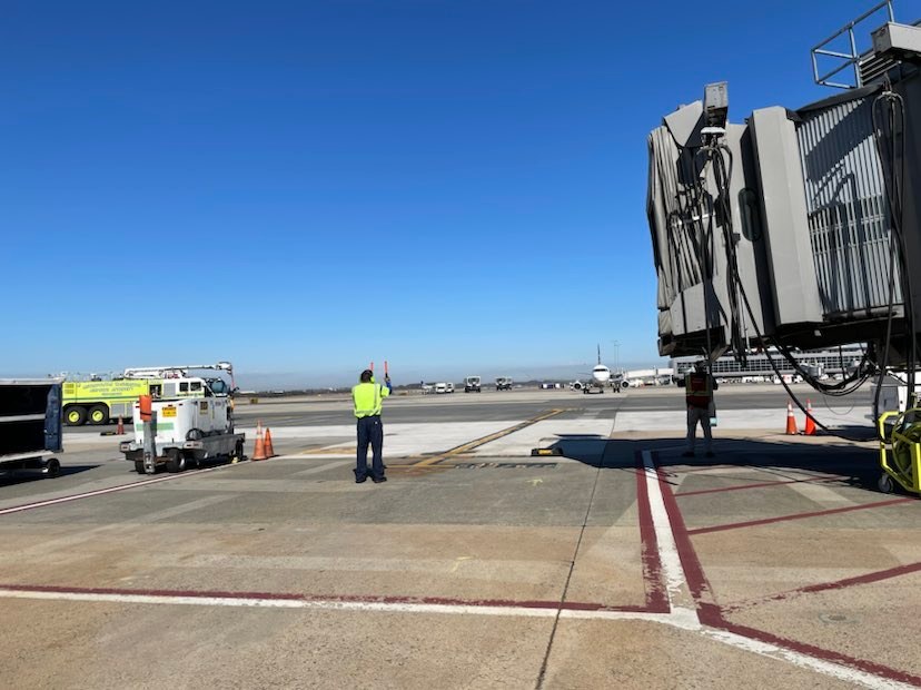 Today we celebrated the retirement of Mesa Chief Pilot and Airport Chaplain Eugene Kraybill. I was honored to marshal the flight into IAD with a water salute @weareunited @mesaairlines @jdeck_68 @henryatunited @wenguffey66 @mwaahq @opheliadames