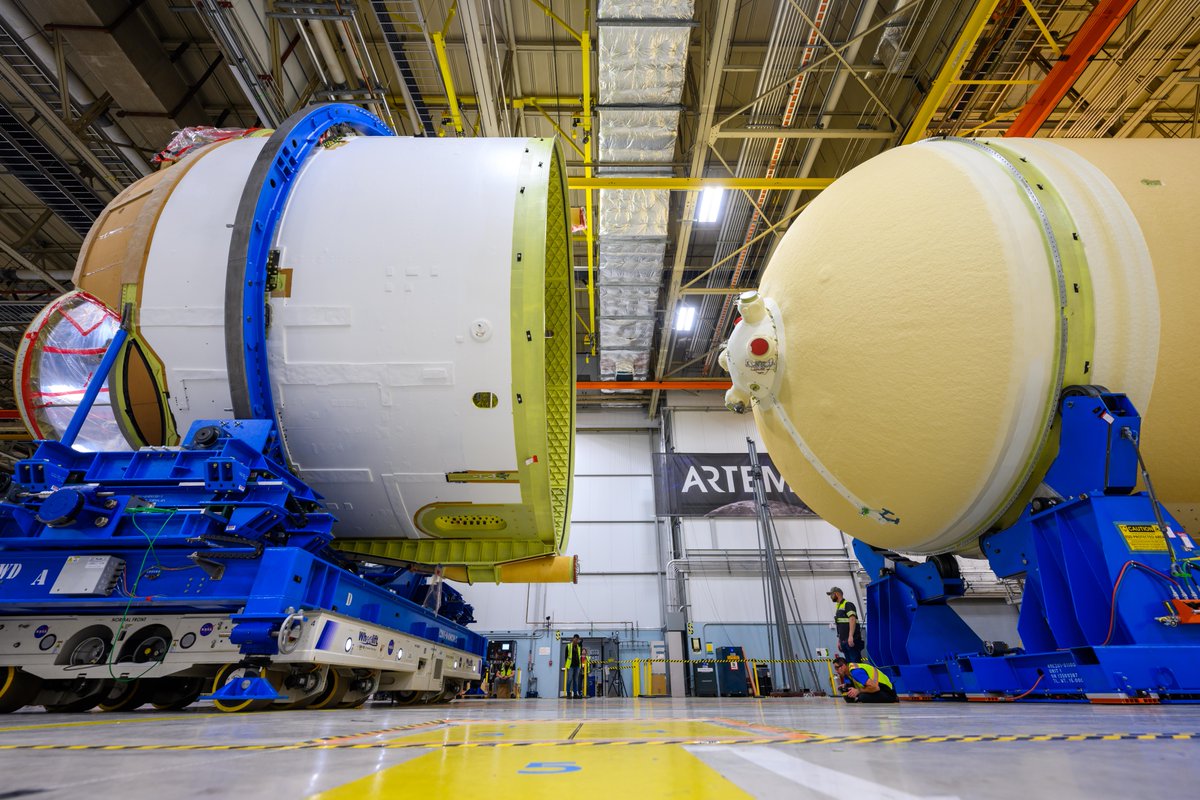 NASA_SLS's tweet image. 🔩 Line it up! Teams at #NASAMichoud have moved the engine section for #Artemis II into place to join it with the rest of the core stage. This section will help power the first crewed @NASAArtemis mission.

Learn more about the SLS core stage: go.nasa.gov/3Y1PlG2
