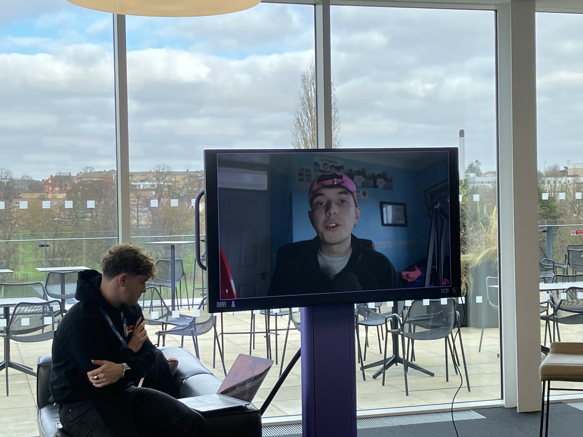 media_uon's tweet photo. As #ChangingFuturesWeek continues, @ATStepniak welcomed 2 of his former @media_uon students Vyom & Joe to talk to our current students about their course experiences and how it helped them gain permanent employment in a media studio / set up their own media business #UON https://t.co/cqxZDAuu7L