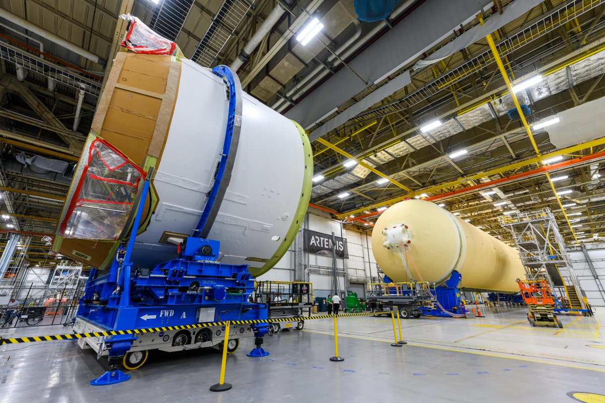 NASA_SLS's tweet image. 🔩 Line it up! Teams at #NASAMichoud have moved the engine section for #Artemis II into place to join it with the rest of the core stage. This section will help power the first crewed @NASAArtemis mission.

Learn more about the SLS core stage: go.nasa.gov/3Y1PlG2