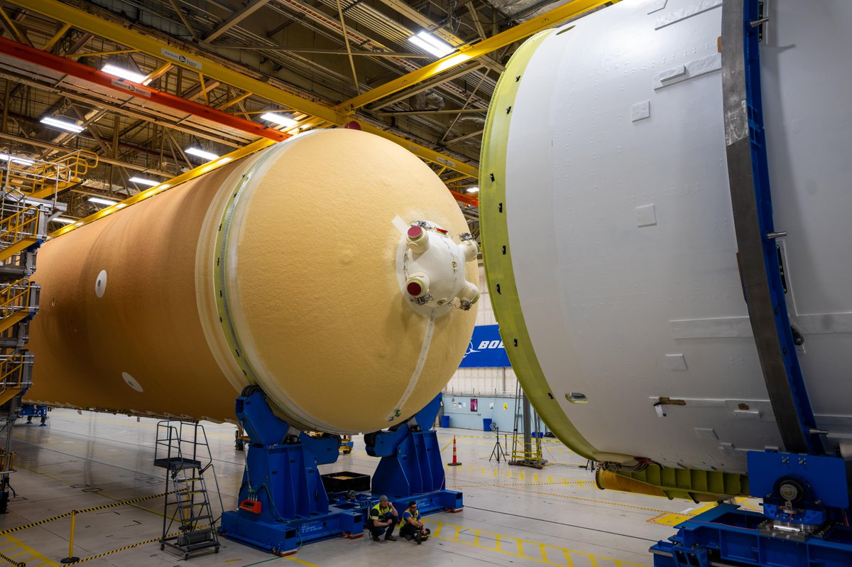 NASA_SLS's tweet image. 🔩 Line it up! Teams at #NASAMichoud have moved the engine section for #Artemis II into place to join it with the rest of the core stage. This section will help power the first crewed @NASAArtemis mission.

Learn more about the SLS core stage: go.nasa.gov/3Y1PlG2