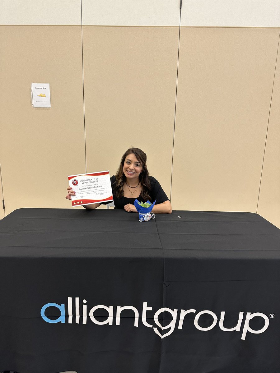 Had a great time at @juanseguinhisd #CareerDay talking about my #Communications career journey and my current job at @alliantgroup! 👩🏻‍💻 Thank you @MsMunoz_5 for the invitation to talk to your students! 💙