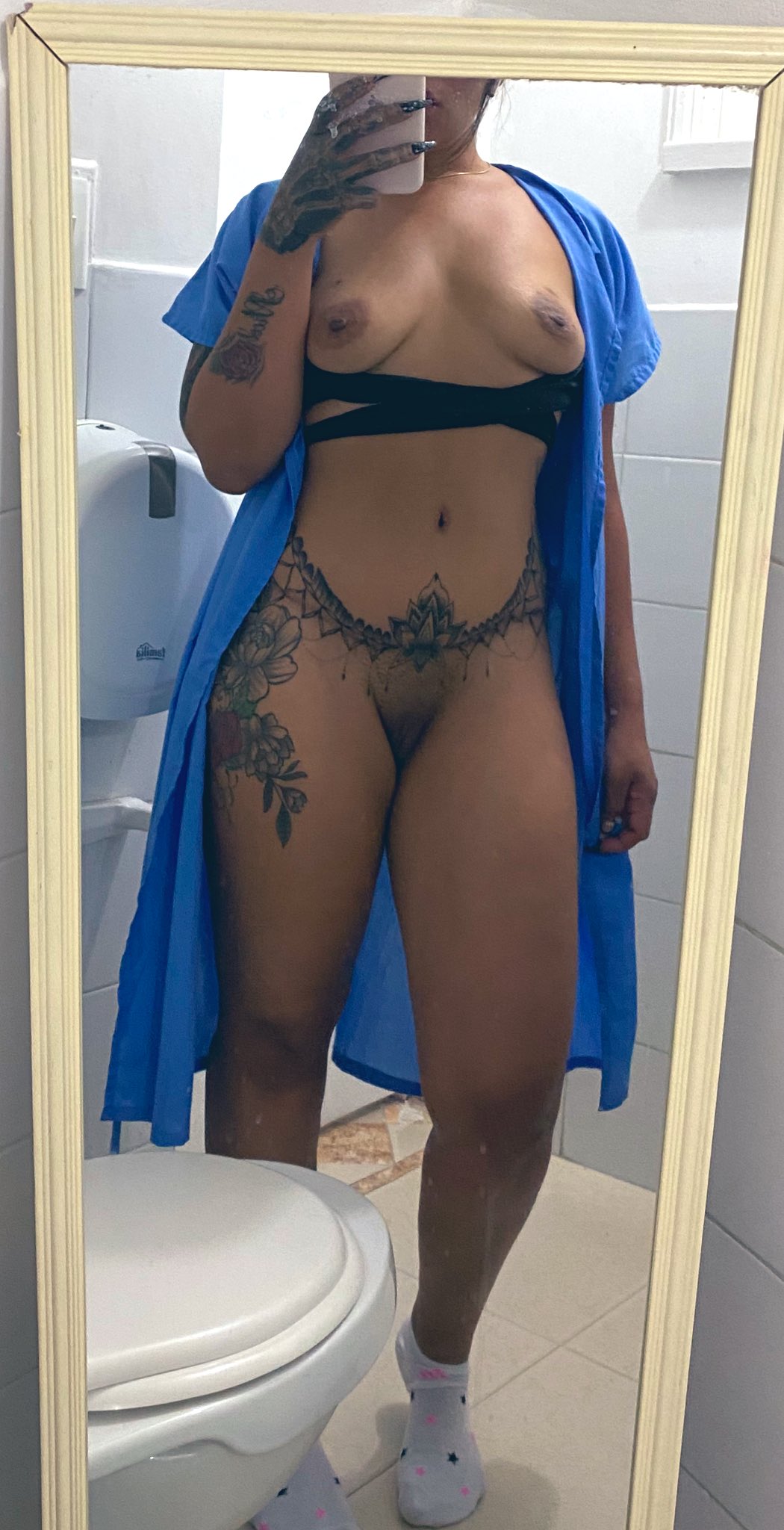 4 pic. Hoy visite a mi ginecólogo, Y me puse un poco creativa 🔥🔥😈 https://t.co/NDiVC7GmHm