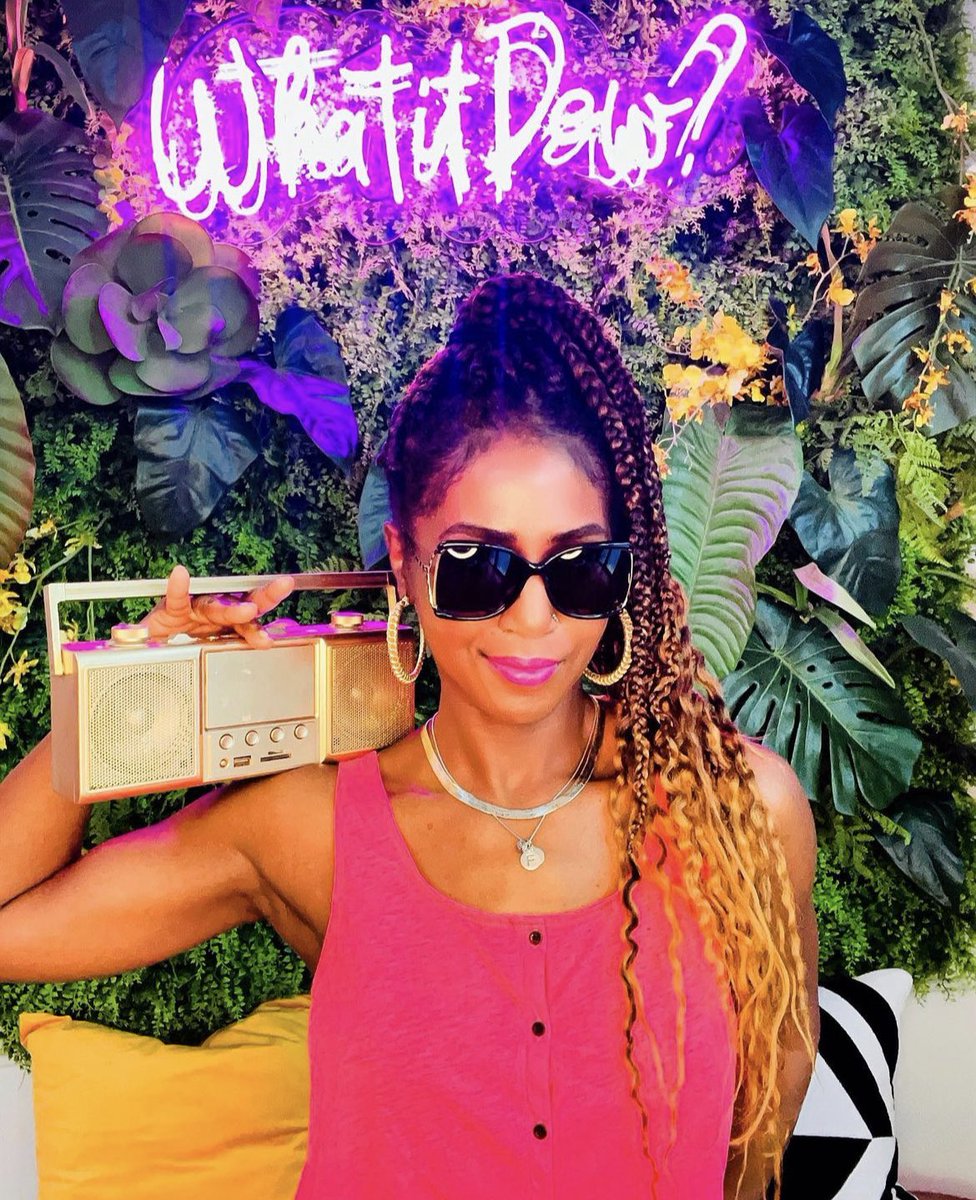 thebeesmoon's tweet photo. A sleek boutique with all the wellness and beauty essentials at your fingertips. Few places meld the two together, but @mittensnyc , a Black indigenous woman, had a vision and continues to build this healing community space @luxwellniss .💕✅ https://t.co/cWCZ0TzPmq