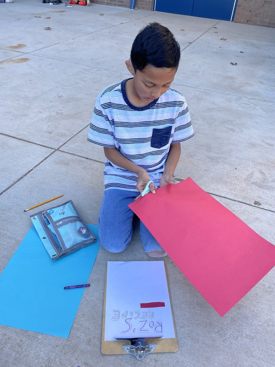 Today we decided to take reading workshop on the road!Book clubs, reading, and writing about reading outside! ☀️📖💕