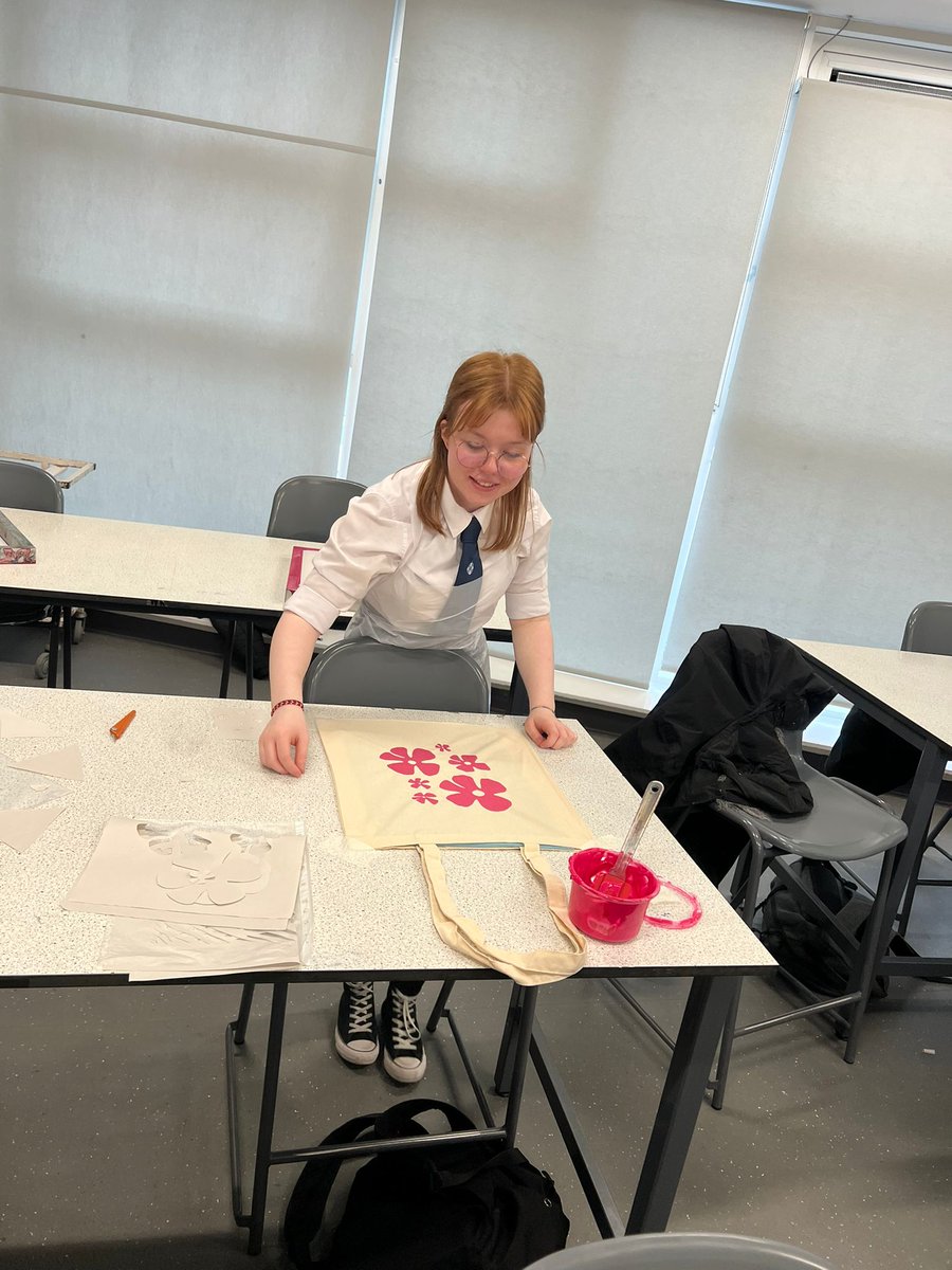 NdhsArt's tweet photo. Senior pupils have picked up so many new skills throughout their workshop experiences with @evecampbelltextiles. Thank you so much Eve for giving us a day full of fun! @ndhs1 https://t.co/zu9BLFLvNz