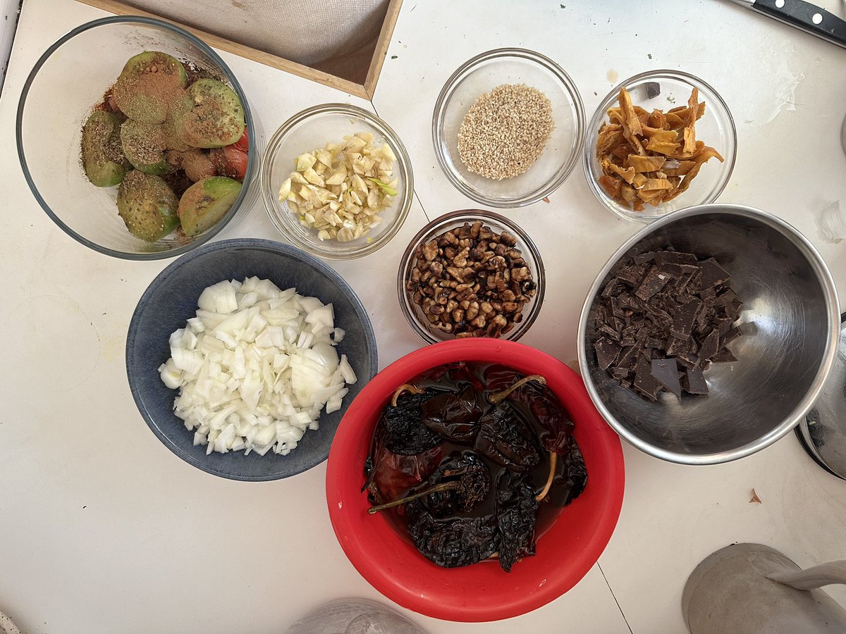 DrKSampsell's tweet photo. Making #mole tonight. #MexicanFood #HomeCook #chocolate #Cuisine #TwitterCooks #Cooking #Oaxaca https://t.co/j1YqhxOGvu