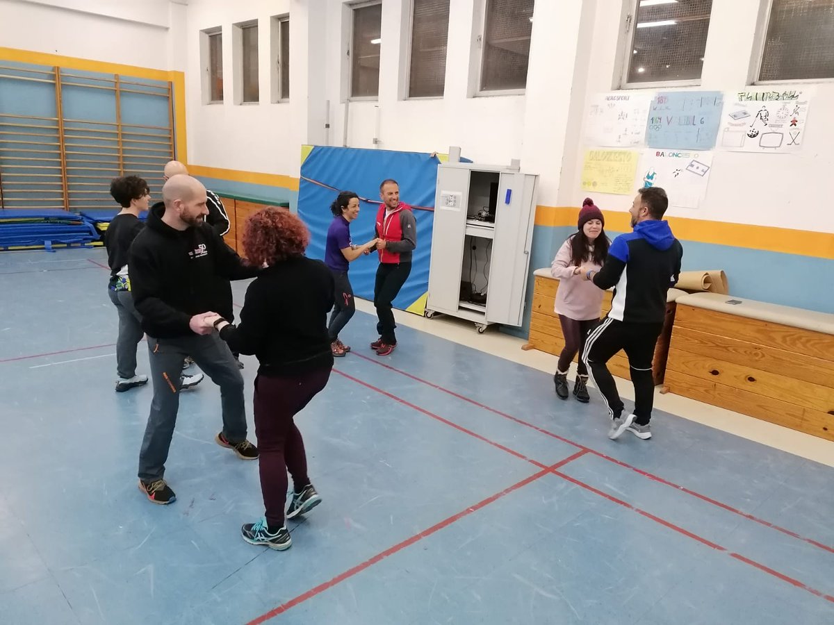 En la sesión de hoy hemos practicado diferentes enfoques para trabajar los bailes. 🕺💃🕺💃