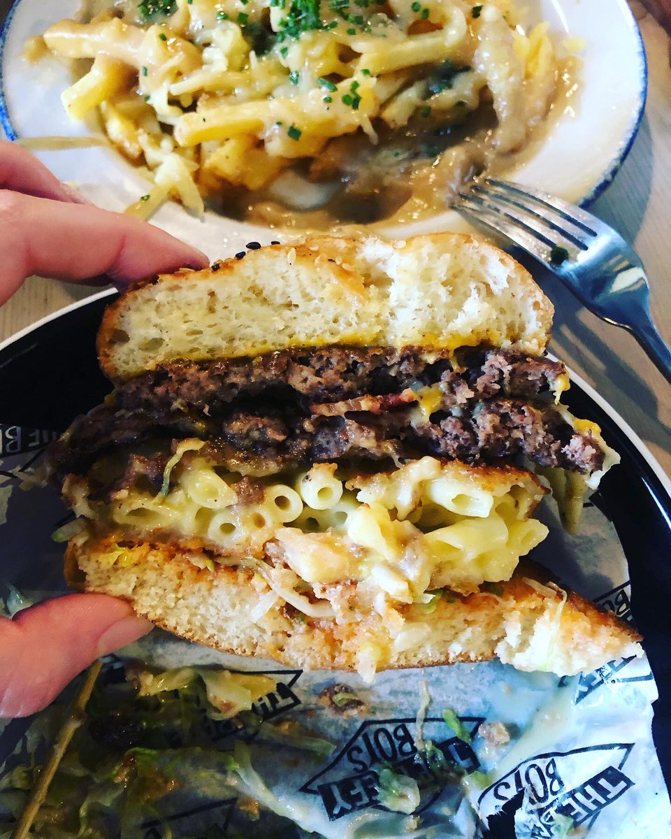 ActingfeverEm's tweet image. Defeated, but SO good🍔🤤 @thebeefyboys #TheBeefyBoysCheltenham
