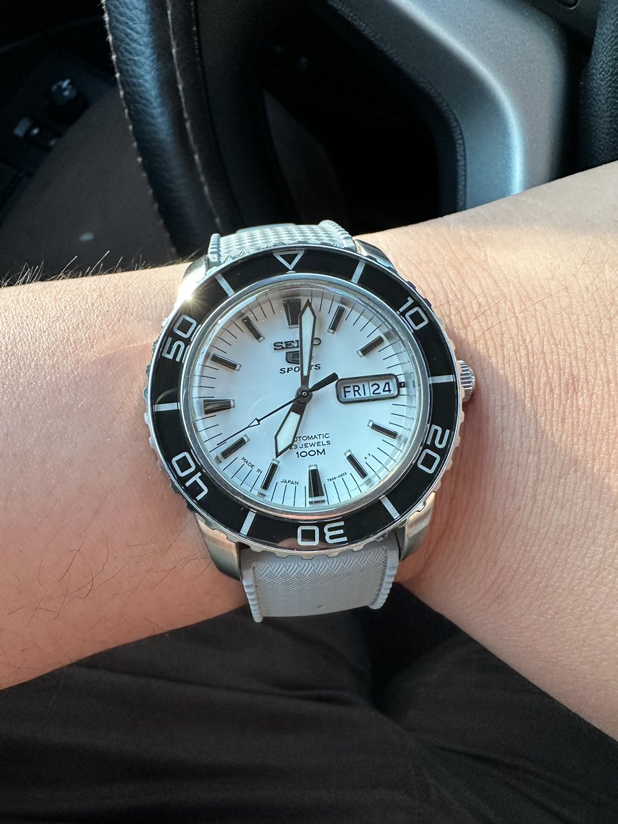 arolfleo's tweet photo. Today's timepiece is Seiko "Fifty-five Fathoms" Automatic watch, a homage to Fifty Fathoms dive watch created for Military frogmen during the World War. https://t.co/tzwMOLqBpp