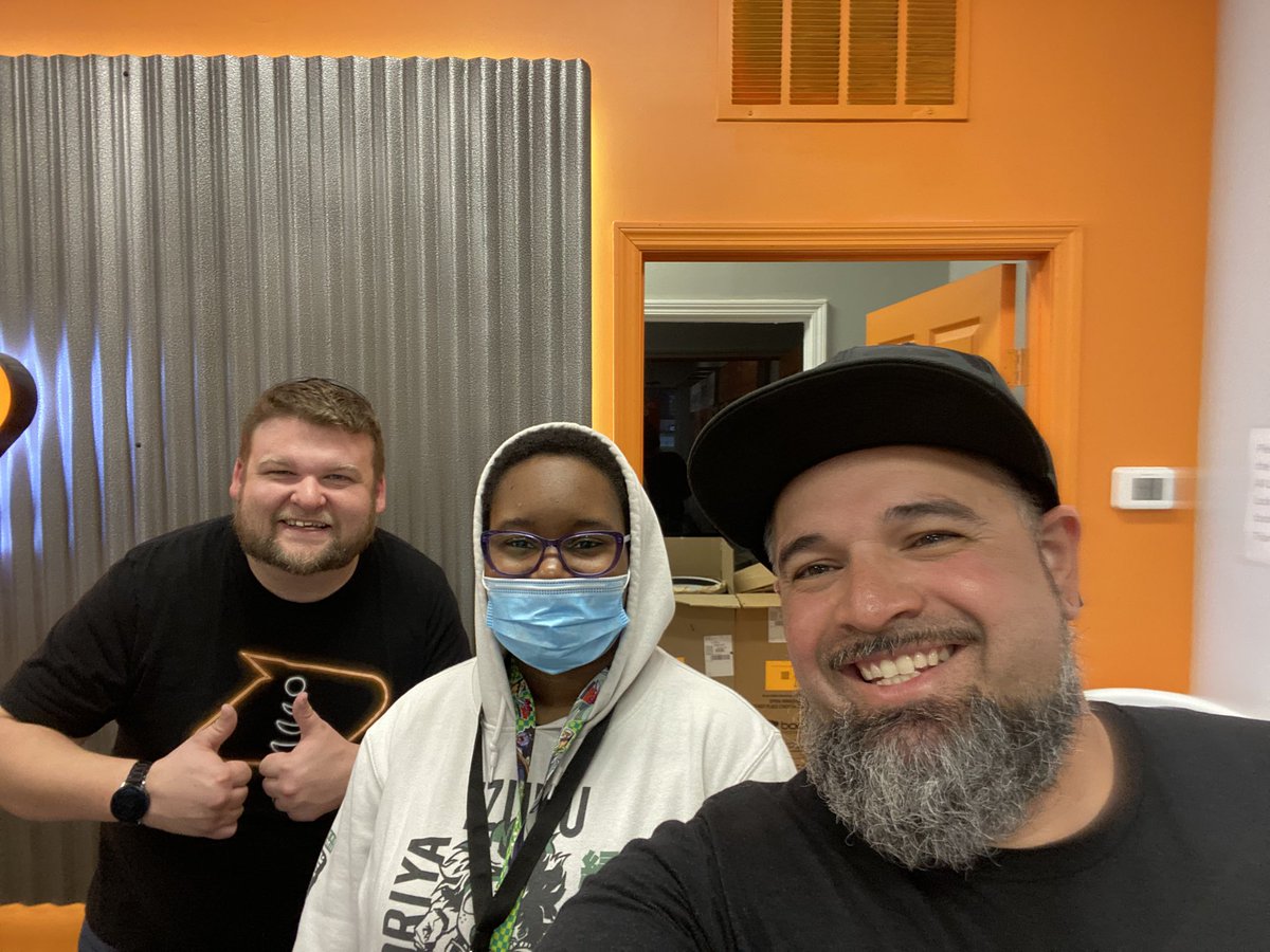 david_lopez702's tweet photo. @HOTROD276 putting in time with a newer member of the Booja team in Columbus, GA!! Breaking down Sales Tactics for Tax Season, Brand, and getting started with ACP!! #BoostNation #BoostSouthEast @JayMiglionico @mschwager3 https://t.co/AuWlVX0XFT