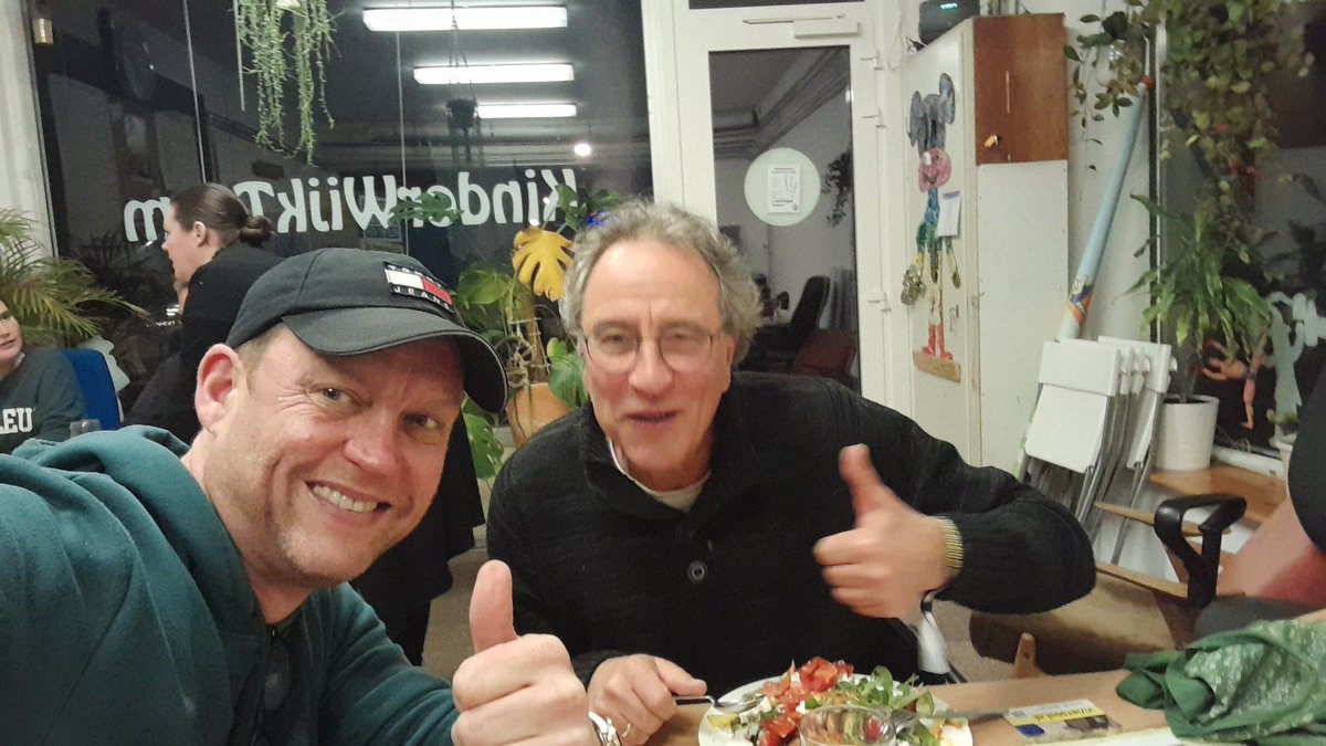 Christiaan van <a href="/VoltNederland/">Volt Nederland 👋</a> was ook aanwezig. Leuk dat er ook interesse is vanuit de Arnhemse politiek. En alleen door te luisteren en mee te doen kan je een juiste overweging maken voor de debatten en beslissingen. Bedankt 💪👍