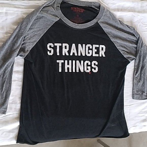SynShadow6661's tweet photo. So good I had to share! Check out all the items I'm loving on @Poshmarkapp #poshmark #fashion #style #shopmycloset #netflix #rubyrocks: https://t.co/uo4ND2jS5K https://t.co/fxdFZ2K8j9