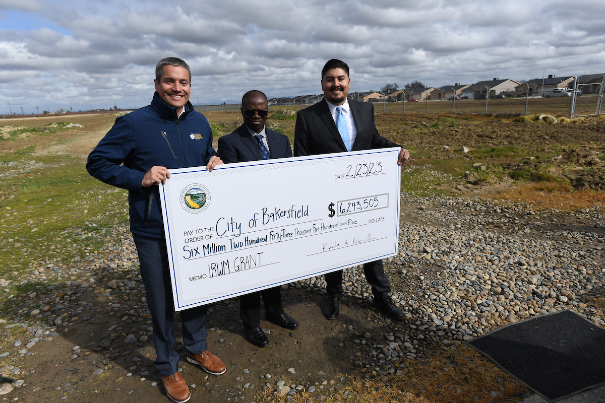 CA_DWR's tweet photo. Secretary @WadeCrowfoot joined DWR today in awarding $15 million to Central Valley communities (specifically Fresno, Kern, and Tulare counties) to support #flood control, water supply reliability &amp; #groundwater recharge through the Integrated Regional Water Management Program. https://t.co/7DOnpA89LQ