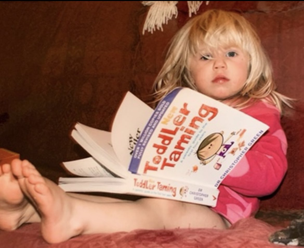 linz_mac's tweet photo. I love pictures of the girls reading. We have many, but this one still makes me laugh the most! #bestreadingpic https://t.co/MFgDWFtepP