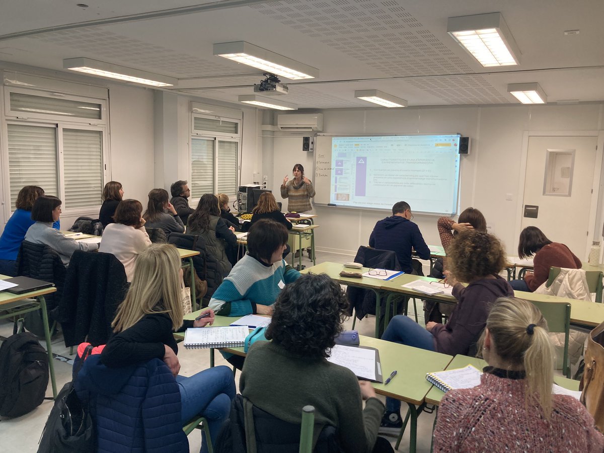 crpselva1's tweet photo. Taller EAS @cesirecat a la zona. 17 centres interessats a conèixer més sobre les situacions d’aprenentatge amb sentit. Hem hagut de fer servir 2 aules🤦🏻‍♂️. Moltes gràcies guies i centres per la vostra implicació. @vicalegre @SEiXarxes @RafelEster https://t.co/NZNwStH8wb
