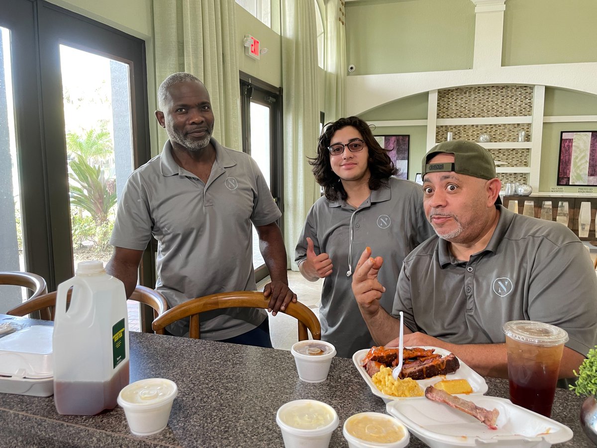 TheGatewayClub's tweet photo. The Gateway Club Team enjoyed a delicious lunch from Troy's BBQ in Boynton today!

#EatLocal #WeLoveOurNeighbors #LoveWhereYouLive #TroysBBQ #BoyntonBeach #LuxuryRentals https://t.co/s864aKJusr