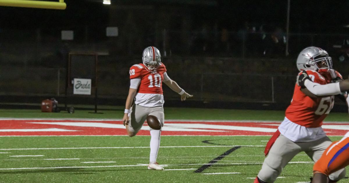 GDPsports's tweet photo. Archer's Miles Hamby commits to Berry #GwinnettFB https://t.co/vcWg8VOAjB https://t.co/S6xfM6HqZM