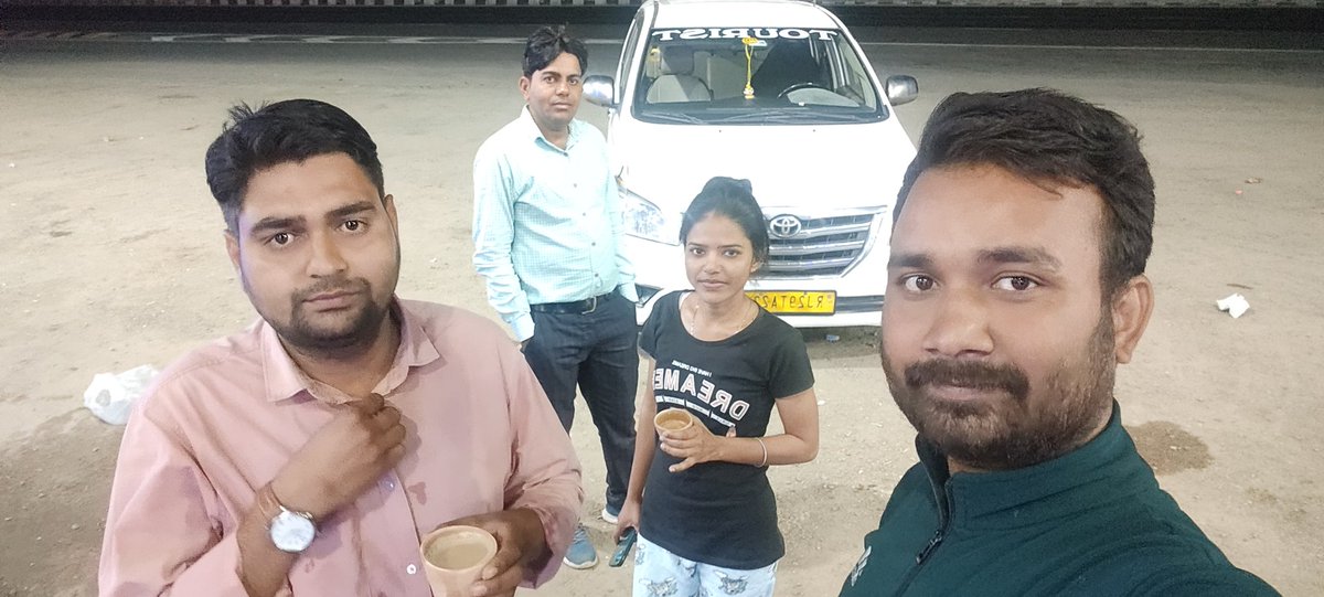 RakeshSaini1992's tweet photo. बेरोजगार युवाओं का साथ देने वाले राजस्थान का एकमात्र विधायक @BaljeetBehror जी के कंधे से कंधा मिलाकर तानाशाही कांग्रेस सरकार के खिलाफ लड़ाई लड़ने के लिए बांसवाड़ा की तरफ निकल चुके हैं सरकार तैयार रहे बड़े आंदोलन के लिए !
@RajCMO  
@1stIndiaNews 
@News18Rajasthan 
@aajtak 
@ANI https://t.co/lJxzvnc4UG