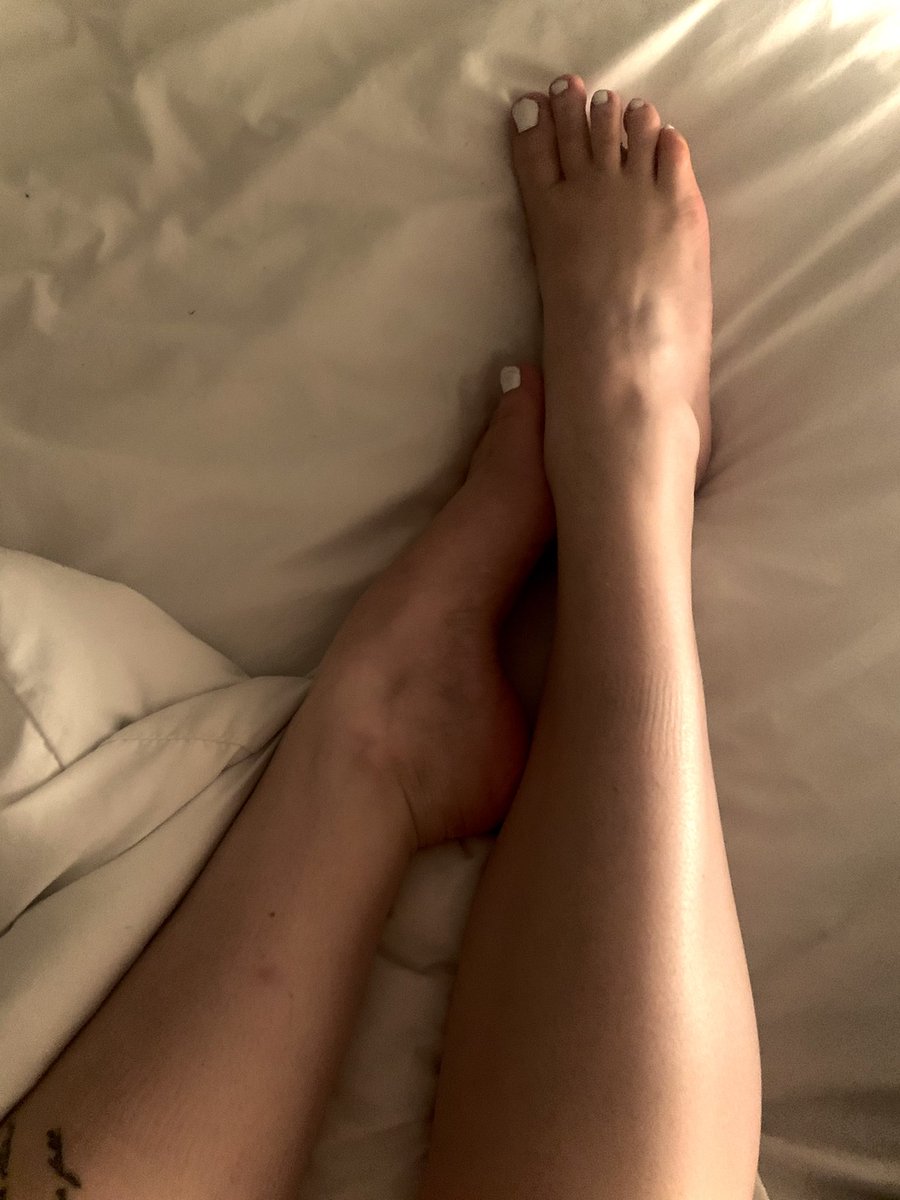 I’ll make you a deal, you get to choke on my lovely little feet and in return I get your fat wallet💅🏼

Findom | Femdom | Viking Goddess | finsub | paypig | feet fetish | worship | cei | humanatm | montreal