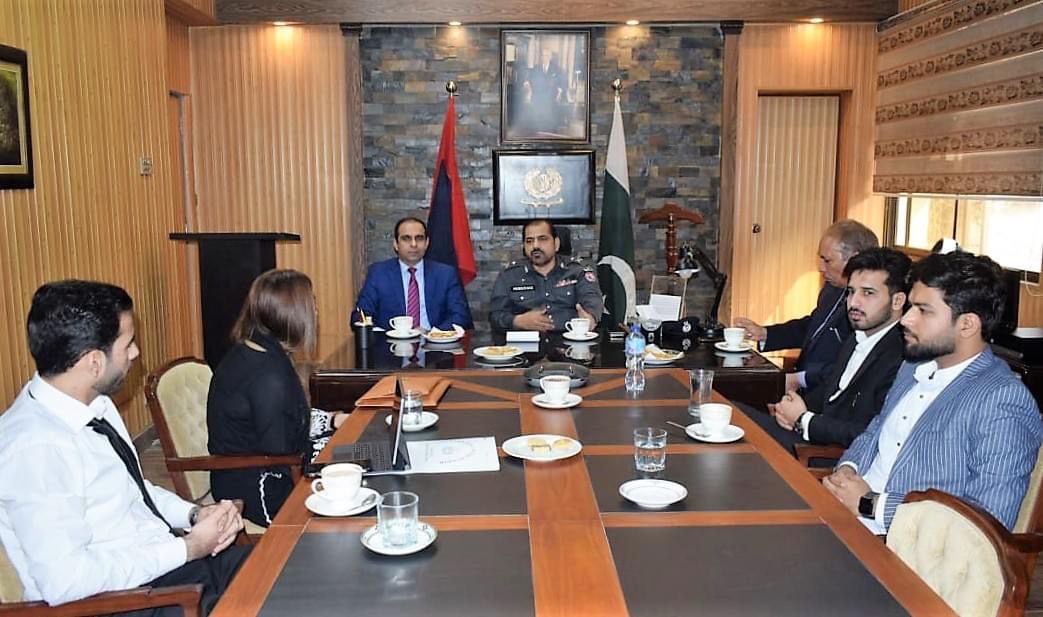 muhammadareebk's tweet photo. Had the privilege of meeting Mr. Malik Mubashar, IG (Prisons).
Considering the abysmal situation of children and women in jails, we have decided to set up an organization to take up pro bono cases of juveniles &amp; women. 
@OfficialDPRPP @Official_QAS https://t.co/xGLqXgQEY9