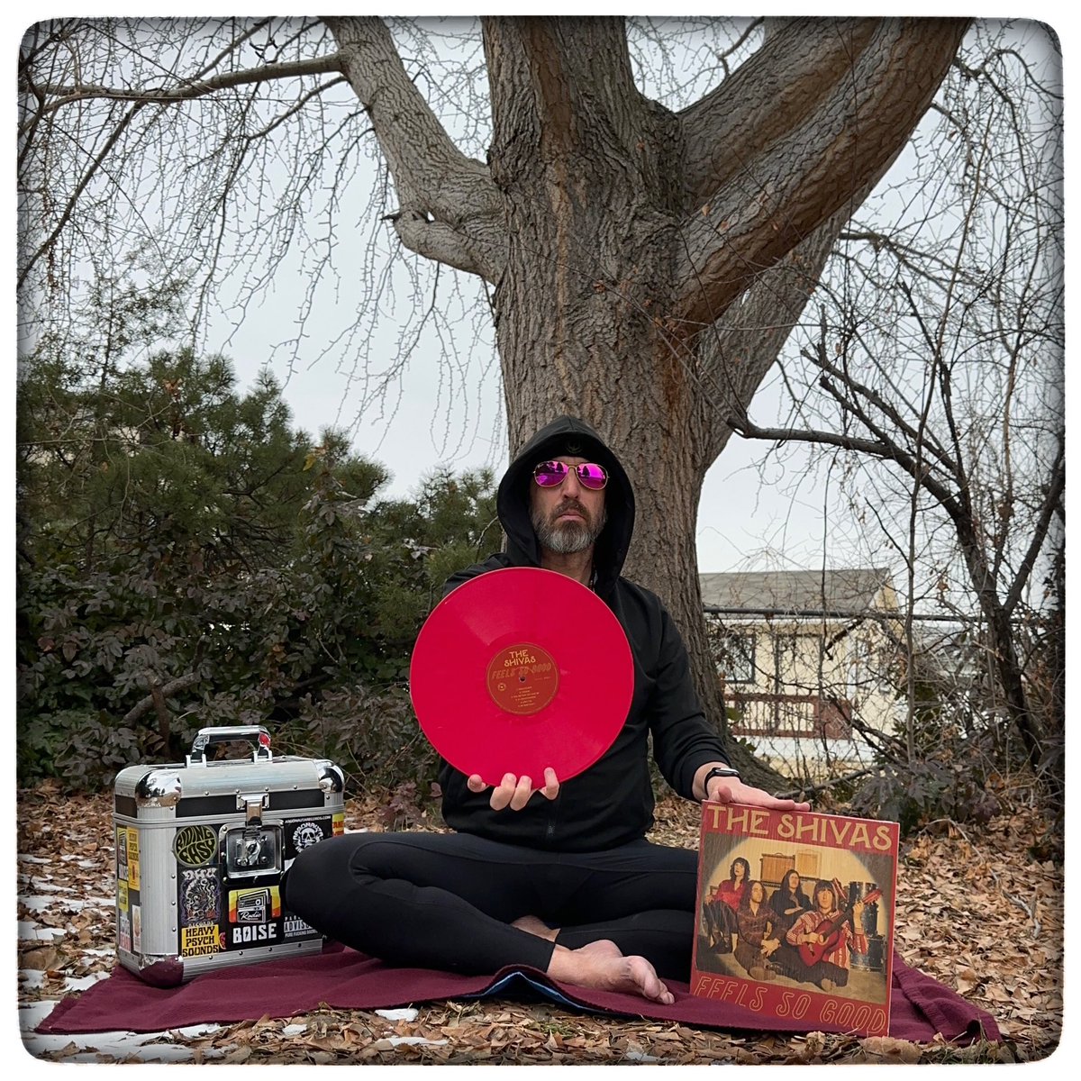 RiffHaven's tweet photo. Tell me that you love me, baby, tell me
Only when you want me, baby, I’ll see
Oh maybe maybe I’ll see
Tell Me That You Love Me by #TheShivas from Feels So Good/Feels So Bad as featured on Riff Häven Episode 313
#RiffHaven #VinylRecords #Vinyl https://t.co/DbqOx5JuVo