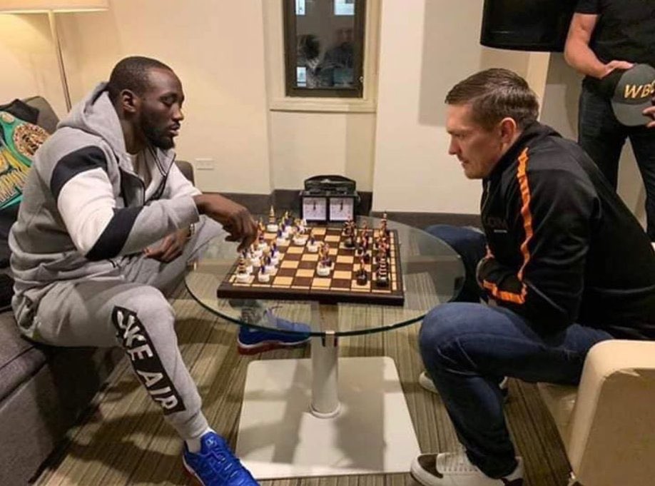 fightpicsgohard's tweet photo. Terence Crawford playing chess with Oleksandr Usyk (2018) https://t.co/62j5OeIAXC