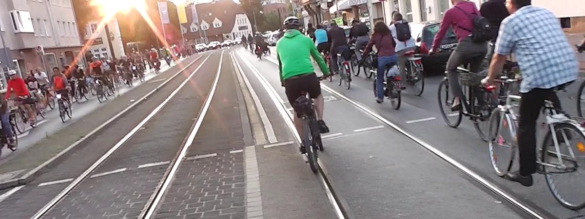 CritMassHann's tweet photo. Morgen ist schon der letzte Freitag des Monats und damit weltweiter #Criticalmass-Tag! In #Hannover um 18.30 Uhr ab Klagesmarkt. #cmfeb #cmfebruar https://t.co/R45oQIkcIU
